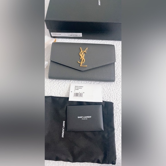 Saint Laurent Uptown Chain Wallet in Grain De Poudre Embossed Leather - Picture 15 of 16